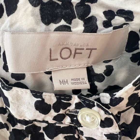 Ann Taylor LOFT Size Medium Long Sleeve Blouse quarter button up floral - Picture 9 of 9